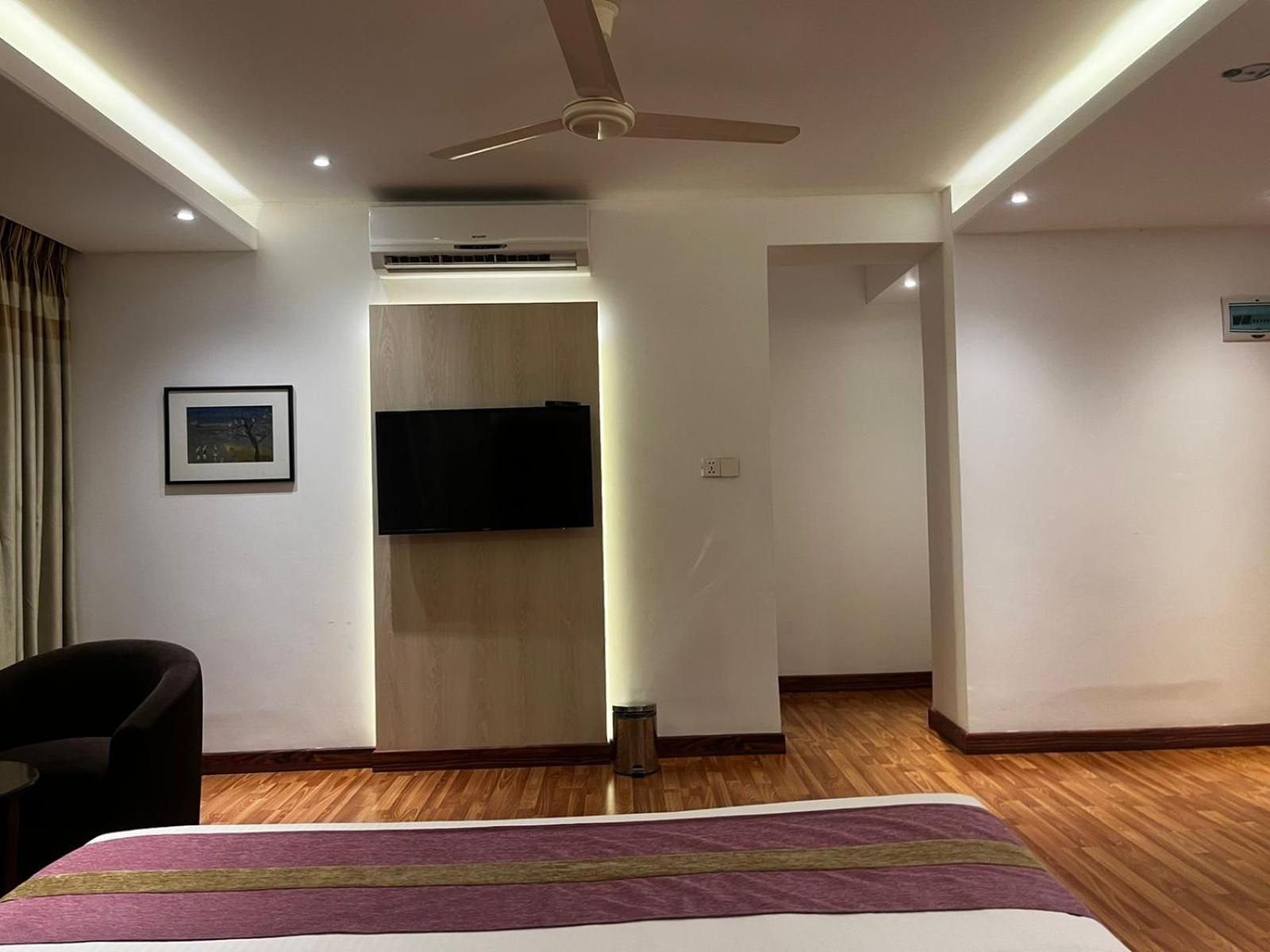 Royal Raj Hotel Rajshahi Exterior foto
